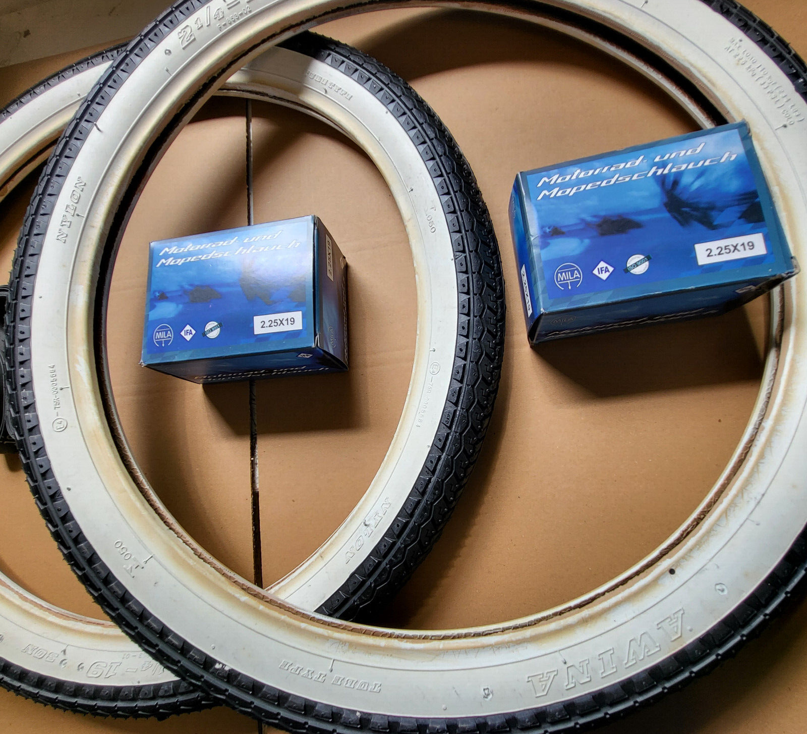 Weisswand 2 X Reifen 2,25-17 30 N 2 X Schlauch 2 X BAND 2 1/4-17 30N Mofa MOPED