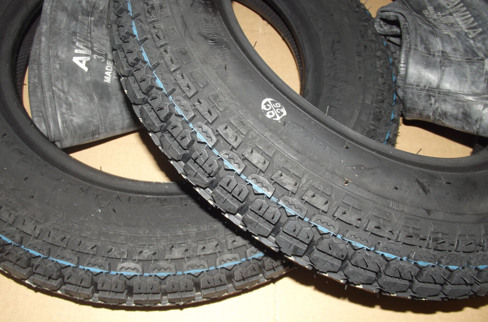 kenda K303A 42J Reifen + Schlauch 90° Satz 3.00 - 10 Zoll für VESPA PK 50 V50