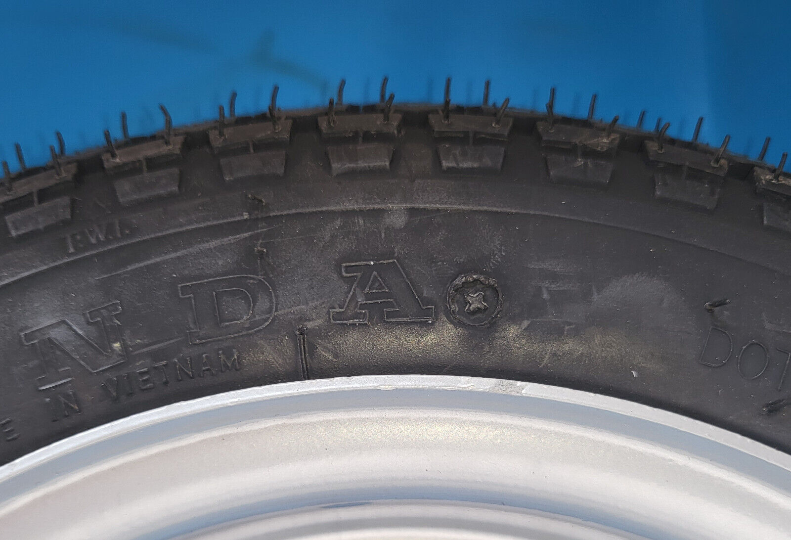 Komplettrad mit KENDA Reifen auf Felge Vespa 3,00x10 Vespa 50 – 125 Primaver