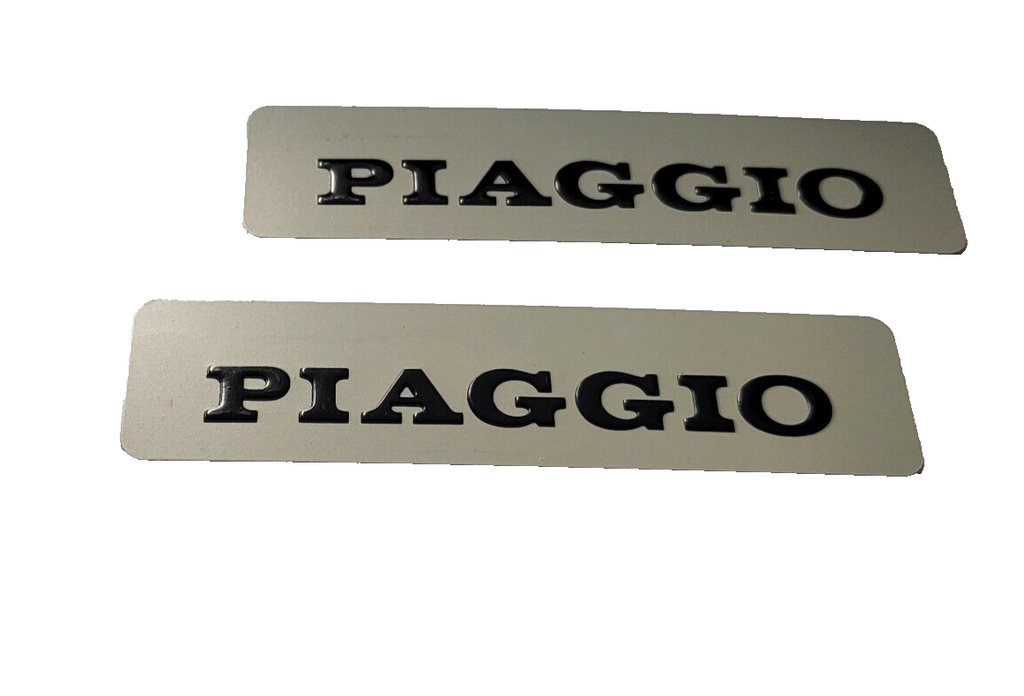 2 x Tank Alu Typenschild Schriftzug Logo Emblem für Piaggio Vespa Ciao Bravo Si