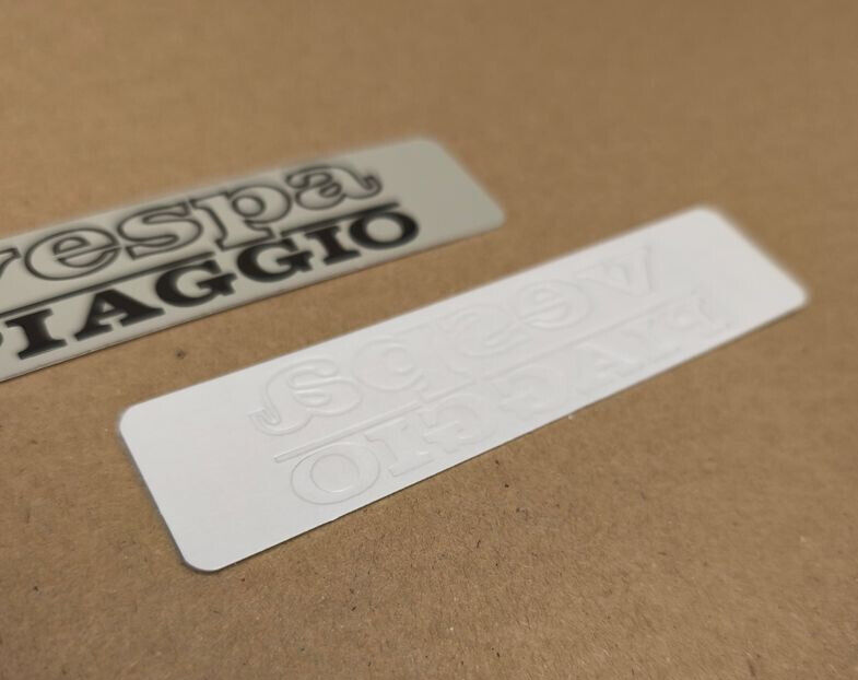2 Tank Typenschild 120x33 Schriftzug Logo Emblem Piaggio Vespa Ciao Bravo Si