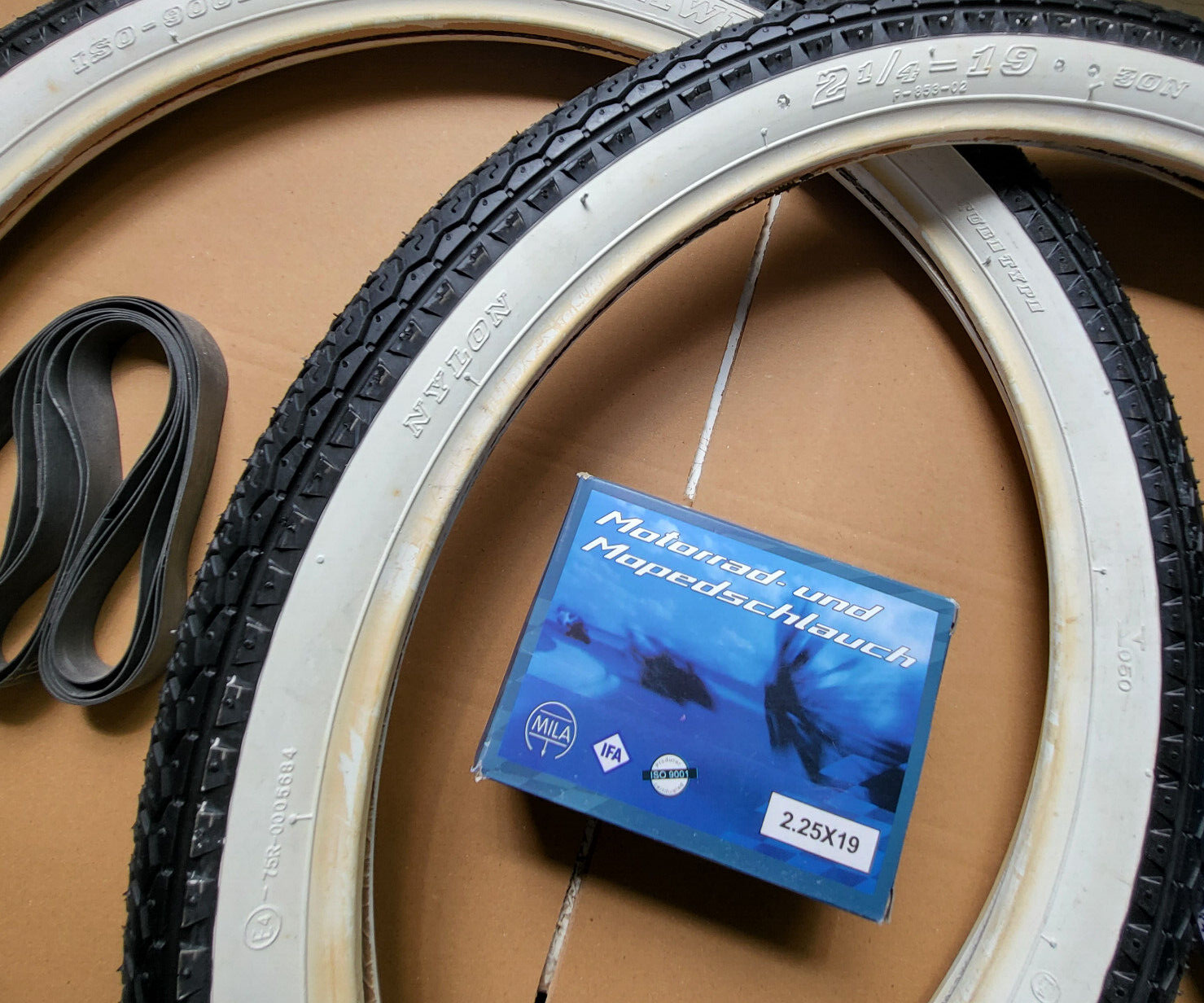 Weisswand 2 X Reifen 2,25-17 30 N 2 X Schlauch 2 X BAND 2 1/4-17 30N Mofa MOPED