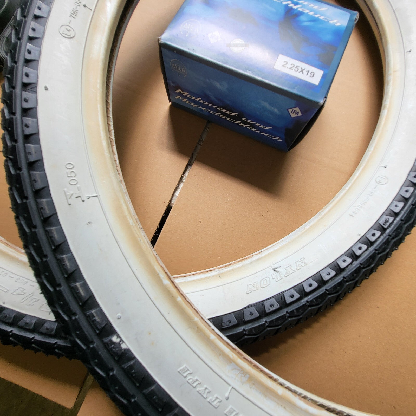 Weisswand Reifen SET 2,25-17 30 N Schlauch Mofa Puch Zündapp Hercules Kreidler