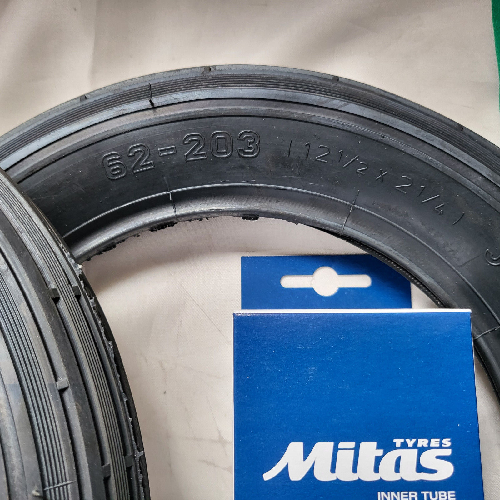 2x Reifen Schlauch 12" ventil 90° Kinderwagen Kínderrad  12 1/2 x 2 1/4  62-203