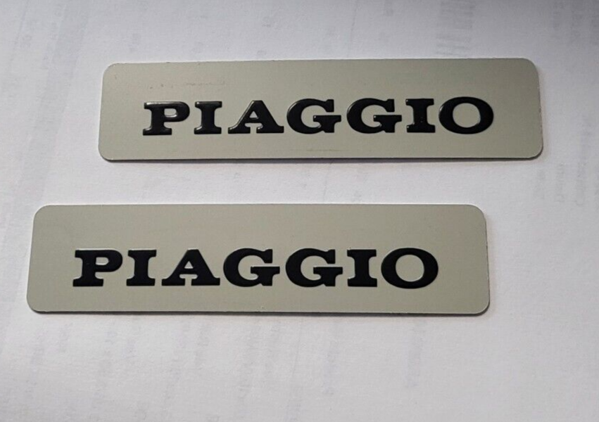 2 x Tank Alu Typenschild Schriftzug Logo Emblem für Piaggio Vespa Ciao Bravo Si